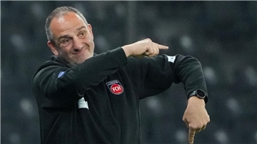 Frank Schmidt steht mit dem 1. FC Heidenheim gegen den FC Chelsea vor einer Herausforderung.