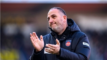 Frank Schmidt strebt mit dem 1. FC Heidenheim den Achtelfinaleinzug in der Conference League an. 