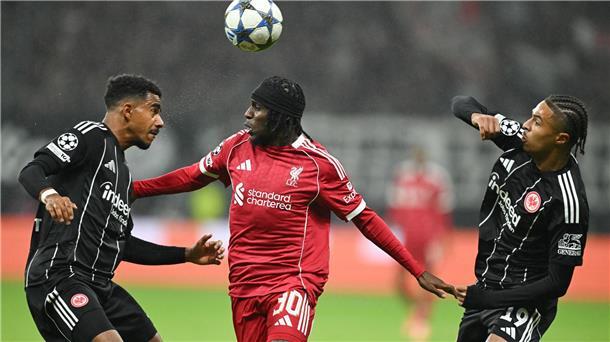 Mit Assistgeber Wirtz: Liverpool führt Frankfurt vor Frankfurt hielt von Beginn an stark dagegen.