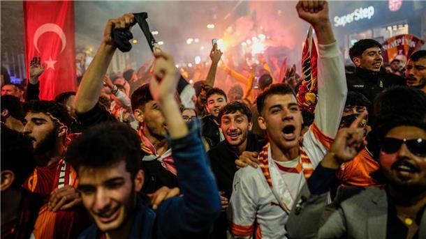 Frankfurt rüstet sich für den Ansturm von Fans des türkischen Meisters Galatasaray Istanbul.