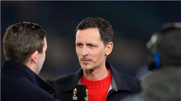 Frankfurts Trainer Dino Toppmöller sieht nach der Niederlage in Rom Positives und Negatives. 