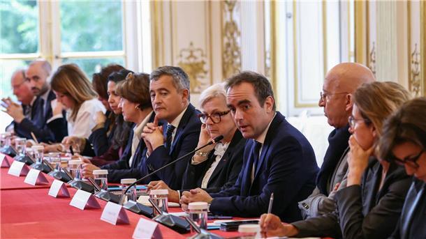 Frankreichs neue Regierung kämpft um Sparhaushalt Frankreichs neue Regierung muss unter Zeitdruck den Haushalt für das kommende Jahr auf den Weg bringen.