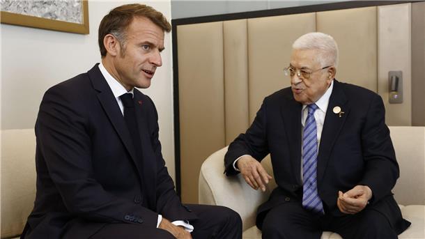 Frankreichs Präsident Emmanuel Macron freute sich über die Teilnahme des Palästinenserpräsidenten Mahmud Abbas am internationalen Gaza-Friedensgipfel.