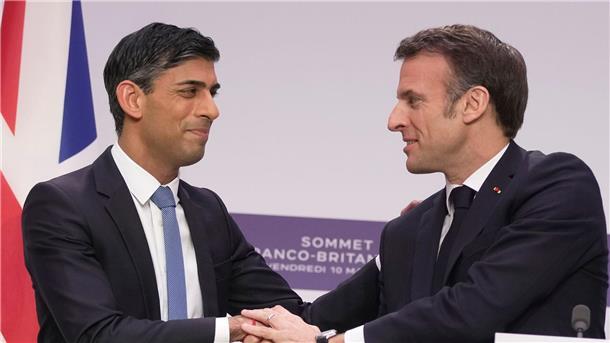 Frankreich und Großbritannien wollen Partnerschaft stärken Frankreichs Präsident Emmanuel Macron (r) hat den britischen Premierminister Rishi Sunak im Élysée-Palast empfangen.