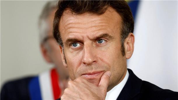 Frankreichs Präsident Emmanuel Macron will die Rentenreform durchsetzen - das Projekt hat ihn allerdings bereits viel Sympathie in der Bevölkerung gekostet.