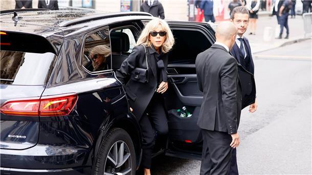 Abschied von Jane Birkin in Paris Frankreichs Première Dame Brigitte Macron kommt zur Trauerfeier.