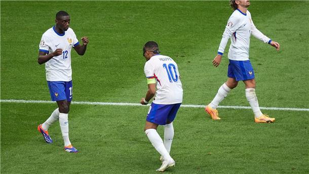 Frankreich vor Halbfinale: Muani nimmt Mbappé in Schutz Frankreichs Randal Kolo Muani (l) baut auf Kylian Mbappé.