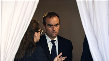 Frankreichs zurückgetretener Premier hat eine schwierige Mission.
