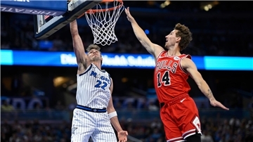 Zweite NBA-Niederlage in Serie für Wagner und Orlando Franz Wagner (l) kann die Niederlage der Orlando Magic gegen Chicago nicht verhindern.