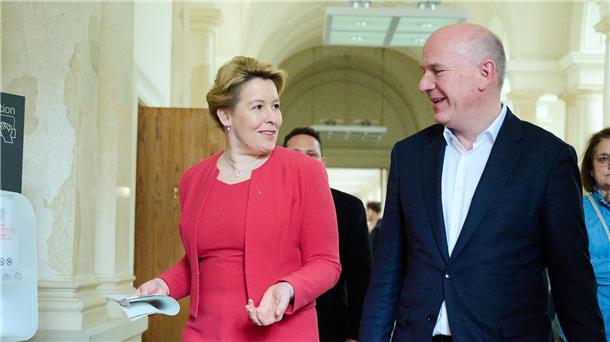 Berlin: Verhandlungen von CDU und SPD vor Abschluss Franziska Giffey (SPD), Regierende Bürgermeisterin von Berlin und CDU-Landeschef Kai Wegner im Berliner Abgeordnetenhaus.