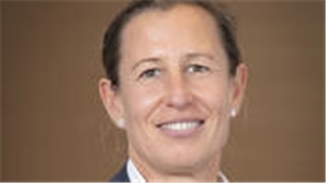 Eine Frau mit dunklen Haaren