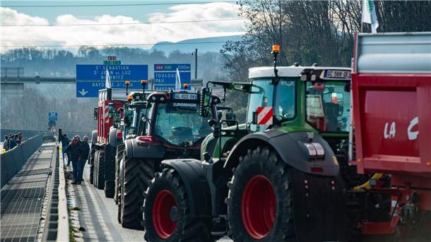 Frankreichs Bauern wollen Druck mit Protestaktionen erhöhen Französische Landwirte protestieren seit Monaten für eine bessere Bezahlung und gegen die ihrer Meinung nach übermäßige Regulierung, steigende Kosten und andere Probleme.