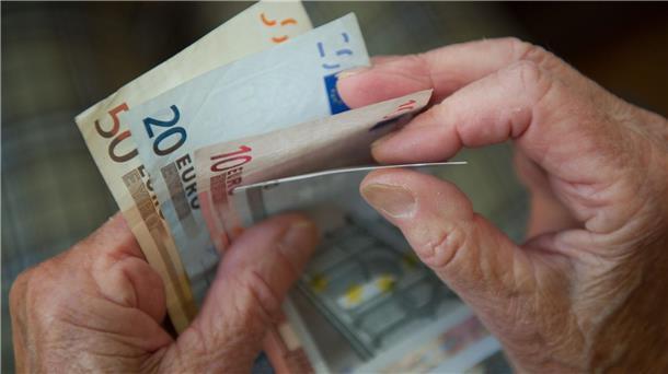 Frauen in Deutschland sind auch im Alter finanziell schlechter gestellt als Männer.