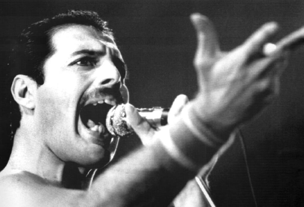 30 Millionen: Haus von Freddie Mercury steht zum Verkauf Freddie Mercury, Leadsänger der britischen Rockgruppe Queen, bei einem Auftritt im September 1984.