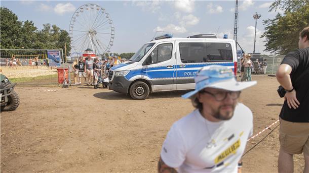 Polizeiwagen auf dem Festival