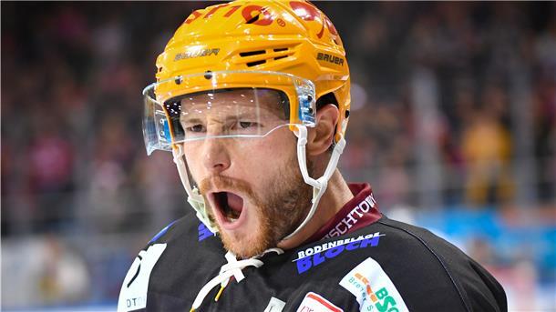 Freude pur beim „König von Fischtown“, wie Teammanager Alfred Prey seinen Spieler Jan Urbas nennt.