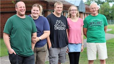 Freuen sich auf eine große Jubiläumsschützenfestssause in Breddorf (von links): Ingo Harms, Julia Harms, Schützenkönig Nils Monsees, Damenkönigin Sabrina Monsees, Peter Mohrmann.