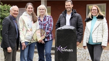 Freuen sich gemeinsam über den Titelgewinn (von links): Schulleiter Eckhard Warnken, Frederike Arkenau, Mentorin Imke Evers, Mentor Mirko Friedrich, stellvertretende Schulleiterin Birte Loose.