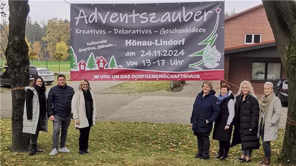 Es soll klein, aber fein werden: Worauf sich Hönau-Lindorf freuen darf Freut sich auf den „Adventszauber“ in Hönau-Lindorf: der Vorstand des Dorfvereins Hönau-Lindorf mit (von links) Ina Imbusch, Mario Prietz, Christina Cacurs, Heike Roloff, Anika Brandt, Bianka Grieschow-Pülsch und Martina Fincke.