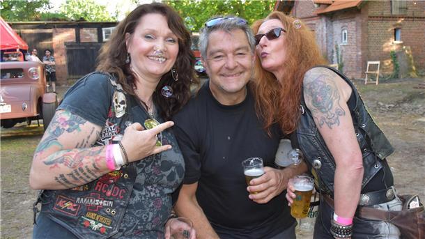 Abrocken beim Motorville Festival zu den Sha La Lees statt Schalala beim ESC Festivalbesucher