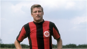 Friedel Lutz bestritt 700 Spiele für Eintracht Frankfurt, in denen er nur eine einzige Rote Karte sah. Aber das war eine geschichtsträchtige. Es war die allererste in der Bundesliga.