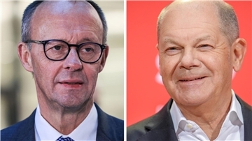 Friedrich Merz, Kanzlerkandidat der CDU und Bundeskanzler Olaf Scholz besuchen vor der Wahl das Land Bremen.