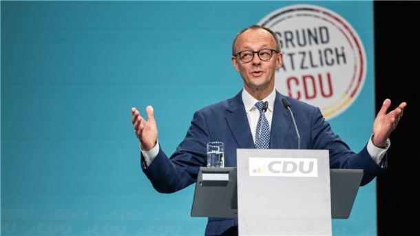 Friedrich Merz möchte sich von den 1001 Delegierten zum ersten Mal im Amt bestätigen lassen.