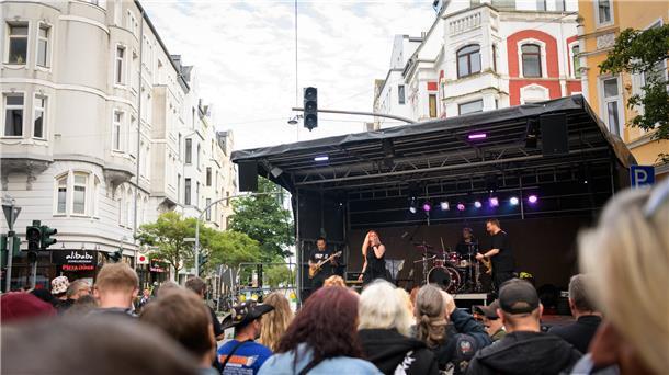 Mit großer Bildergalerie: So schön waren zwei Tage Straßenfest in der „Alten Bürger“ Frozen Silk. Foto: Ralf Masorat