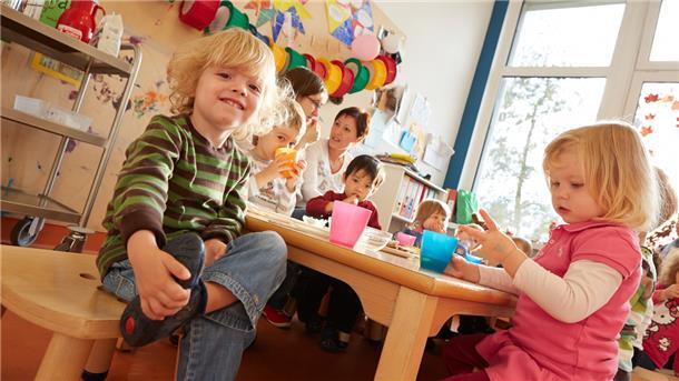 In Nordenham fehlen Kita-Plätze - doch es gibt einen Plan Fünf neue Krippengruppen sollen in den nächsten Jahren in Nordenham entstehen. Dafür sind drei Anbauten an bestehenden Kindergärten geplant.