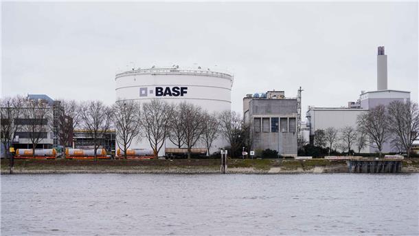 Für 2023 peilt die BASF-Führung weiter einen Umsatz von 84 bis 87 Milliarden Euro an.