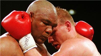 Für Axel Schulz (r) war der Kampf gegen George Foreman „das Größte“.