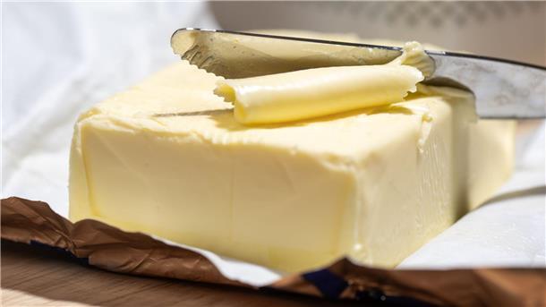 Handelsketten senken Butterpreis Für Butter müssen Verbraucher nun weniger bezahlen. (Symbolbild)