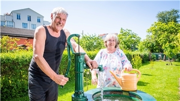 Für das Ehepaar Regine und Peter Masteit ist ihre Gartenparzelle im Kleingartenverein Geesthelle während der Corona-Pandemie der beste Ort