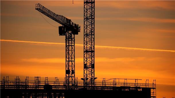 „Für das erste Quartal 2024 zeichnet sich erneut ein Rückgang der Wirtschaftsleistung ab“, sagt Commerzbank-Chefvolkswirt Krämer.