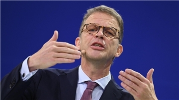 Für den Deutsche-Bank-Chef Christian Sewing gibt es aus wirtschaftlicher Sicht viele Gründe, um ein Zeichen gegen Hass und Rassismus zu setzen.