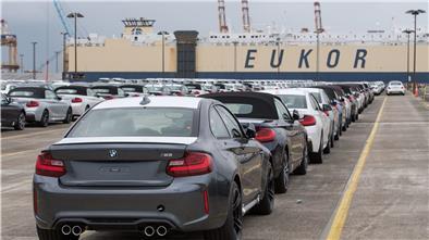 Für den flexiblen Einsatz auf dem Bremerhavener BLG-Autoterminal will der GHB nun Teilzeitkräfte einstellen. Foto: Wagner/dpa