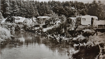 Für die Camper eine Idylle: Sie durfte ihre Zelte und Wohnwagen lange Jahre am Ufer der Oste aufstellen.