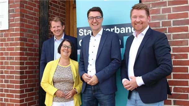 Für die Cuxhavener CDU (hier vertreten durch den Ratsfraktionsvorsitzenden Thiemo Röhler, l., und die stellvertretenden Stadtverbandsvorsitzenden Christiane Buck und Lars Birner) kann es keinen besseren Kandidaten geben: Bei der nächsten Bundestagswahl soll sich Christoph Frauempreiß um ein Direktmandat im Wahlkreis Cuxhaven-Stade II bewerben. Foto: Koppe