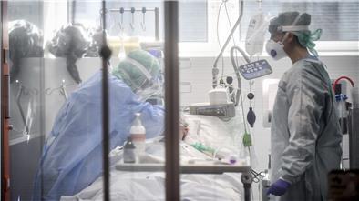 Für die Kliniken in der Region ist es momentan wichtig, für Corona-Patienten nach Möglichkeit Betten vorzuhalten. (Themenbild)