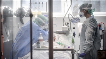 Für die Kliniken in der Region ist es momentan wichtig, für Corona-Patienten nach Möglichkeit Betten vorzuhalten. (Themenbild)