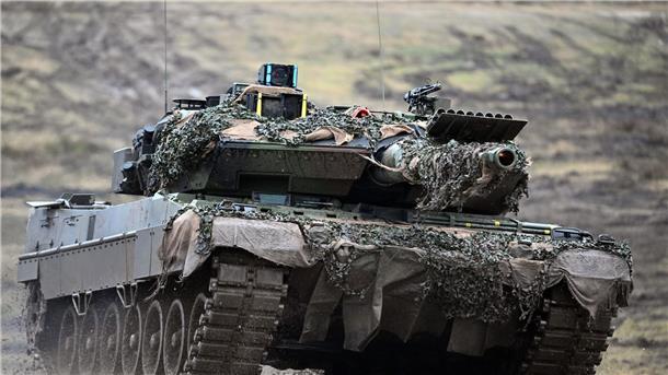 USA: Deutsches Drängen führte zur Zusage von US-Panzern Für die Ukraine wichtig im Kampf gegen Russland - international ein Streitpunkt: Die Lieferung von Kampfpanzern ins Kriegsgebiet schlägt diplomatisch weiter Wellen.