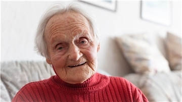 Für eine 100-Jährige ist Hanna tom Wörden noch ziemlich fit. Ein Umzug ins Seniorenheim kommt nicht infrage.
