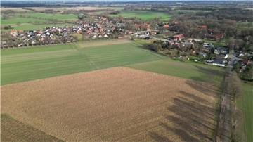 Für einen 34.000 Quadratmeter großen Teil dieser Ackerfläche am Ortsausgang in Richtung Stapel soll ein Bebauungsplan aufgestellt werden.