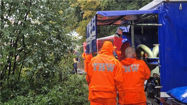 Für Einsatzkräfte bringen die starken Unwetter viel Arbeit mit sich.