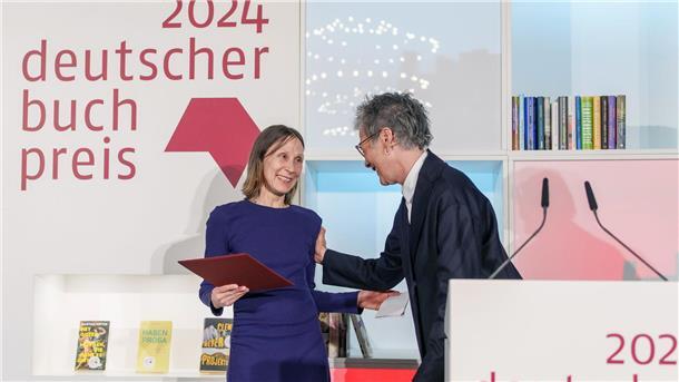 Für „Hey guten Morgen, wie geht es dir?“ ist die Leipziger Autorin Martina Hefter mit dem Deutschen Buchpreis ausgezeichnet worden.