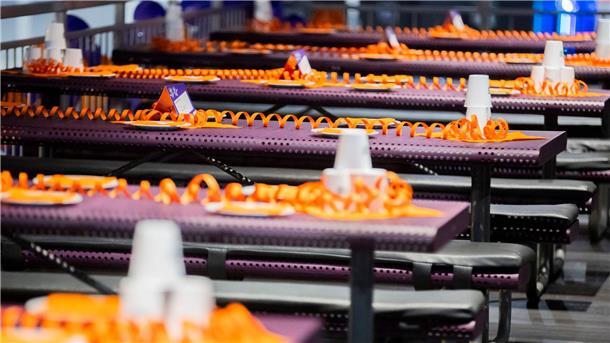 Für Kindergeburtstage greifen einige Eltern, wie hier in einem Trampolinpark, tief in die Tasche. Viele davon fühlen sich unter Druck gesetzt.