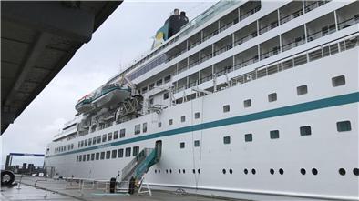 Kreuzfahrtschiff "Amadea" am Steubenhöft in Cuxhaven