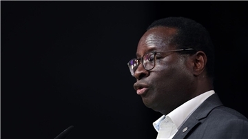 „Für mich hat das Ausmaß an Hass und Hetze ein neues Niveau erreicht. Mir begegnet es inzwischen täglich in Nachrichten und Kommentaren, aber auch im Deutschen Bundestag“, sagt  Karamba Diaby.