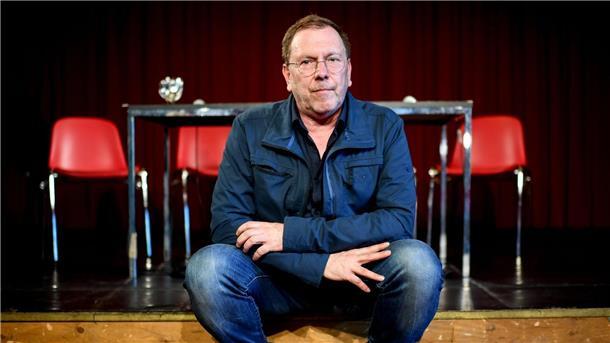 Volksbühnen-Intendant René Pollesch gestorben Für seine Arbeit wurde Pollesch mehrfach mit Preisen ausgezeichnet.