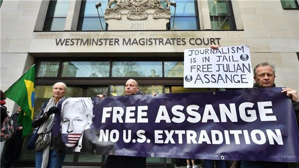 Für seine Unterstützer ist Assange ein mutiger Kämpfer, der einem mächtigen Staat die Stirn geboten hat.